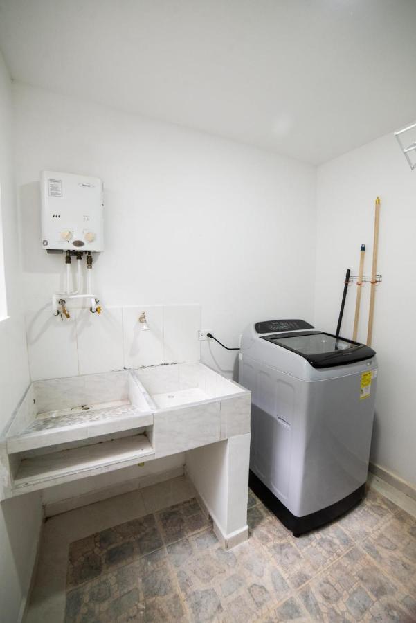 Alojamiento Acogedor Con Excelente Ubicacion D Homestay Medellin